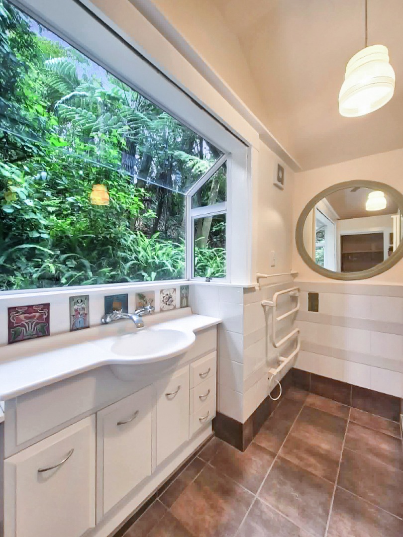 Tranquil Bush Retreat by the Estuary – Character Cottage + Studio $550 p/w photo