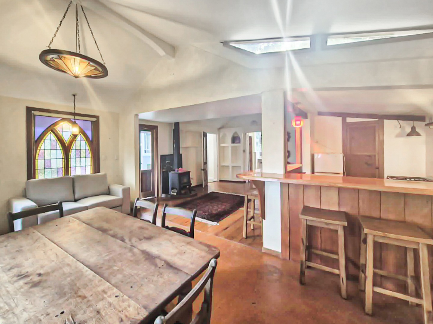 Tranquil Bush Retreat by the Estuary – Character Cottage + Studio $550 p/w photo