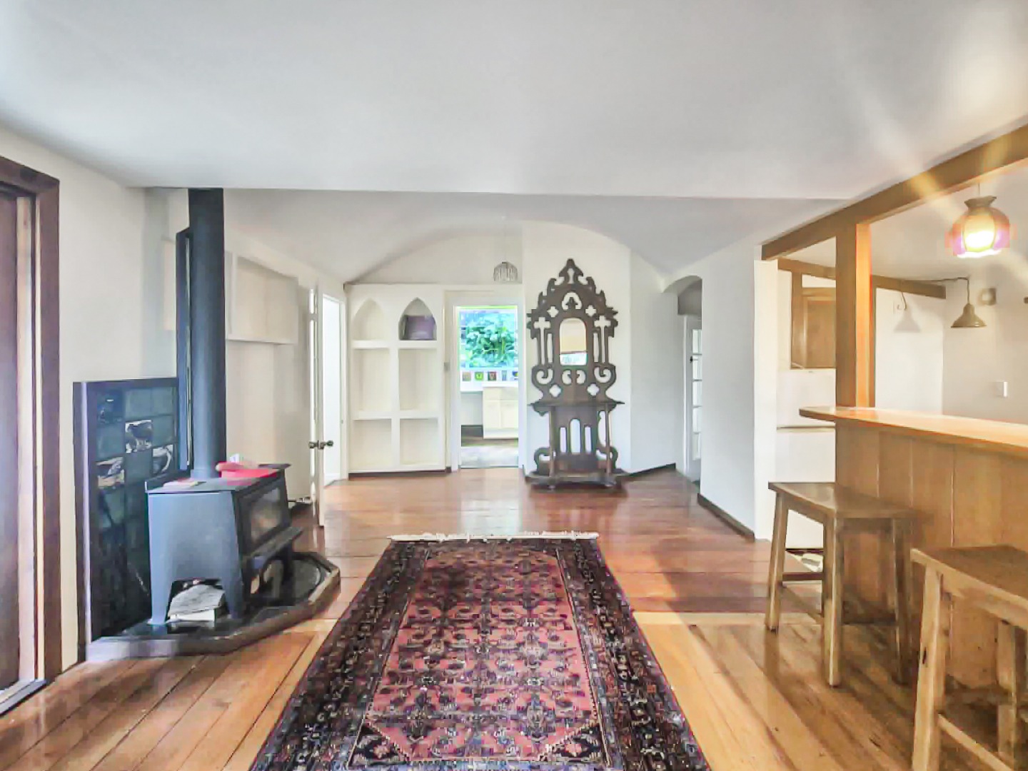 Tranquil Bush Retreat by the Estuary – Character Cottage + Studio $550 p/w photo