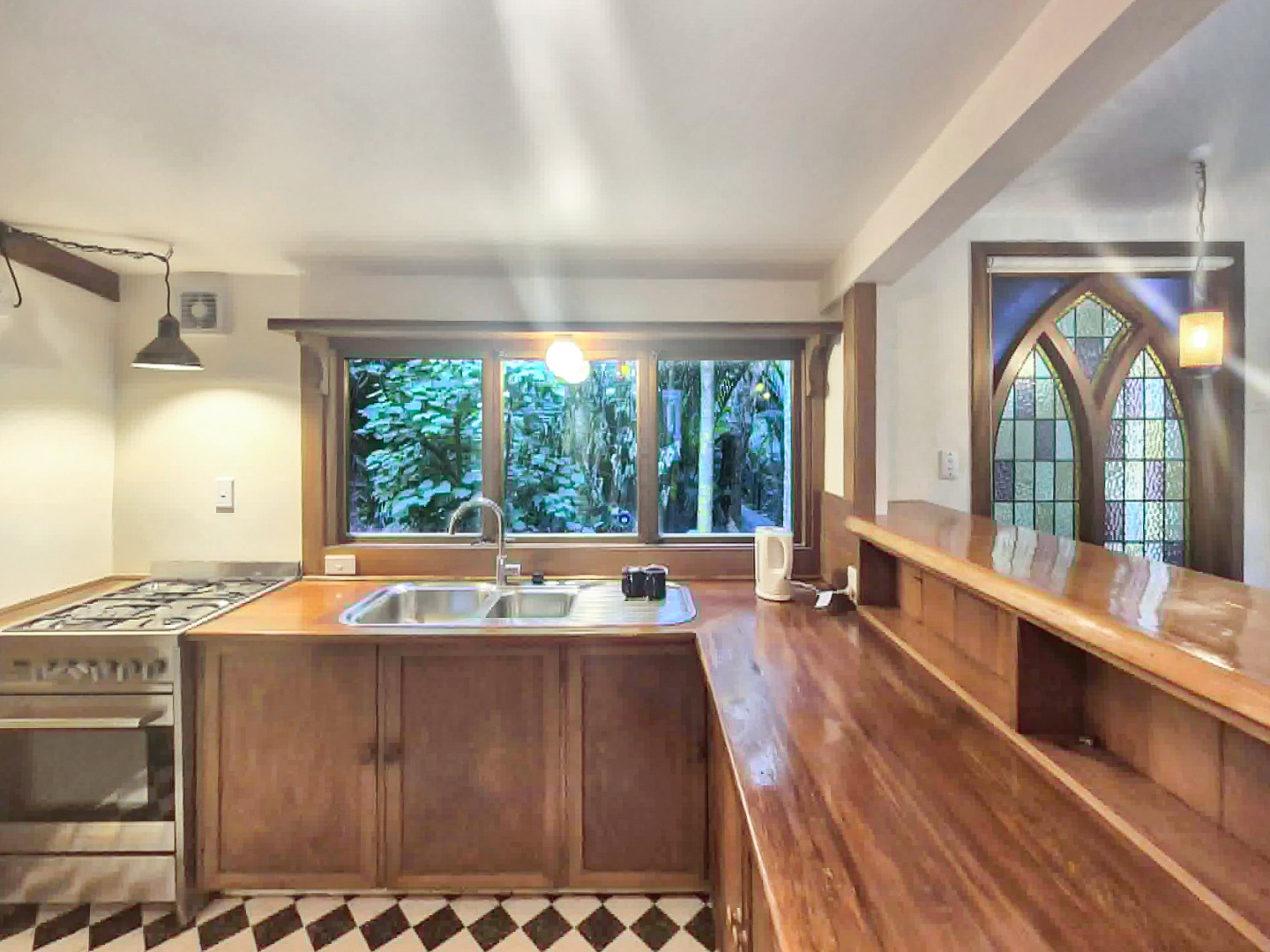 Tranquil Bush Retreat by the Estuary – Character Cottage + Studio $550 p/w photo