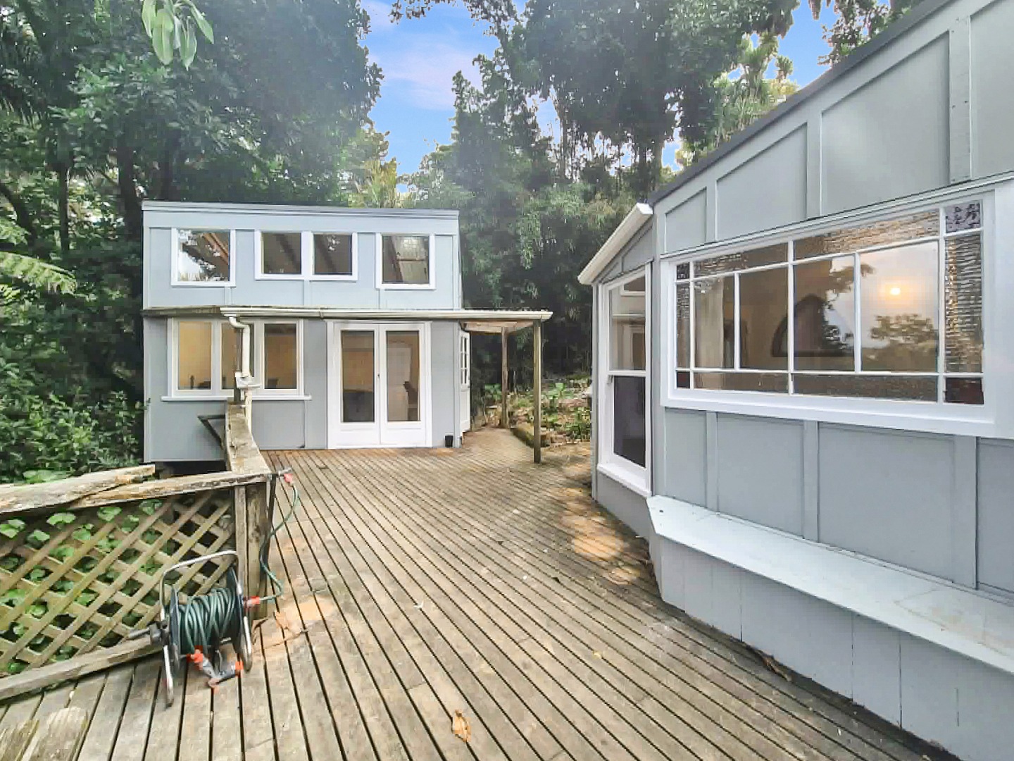 Tranquil Bush Retreat by the Estuary – Character Cottage + Studio $550 p/w photo