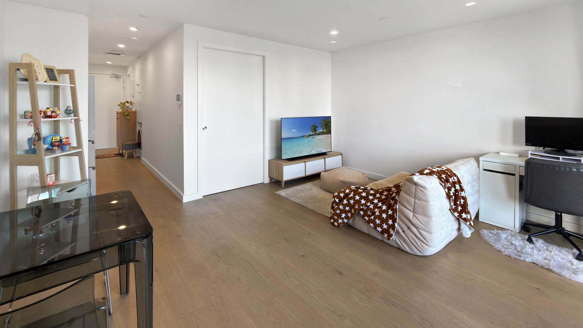 Premium Partly Furnished One Bedroom Apartment  photo